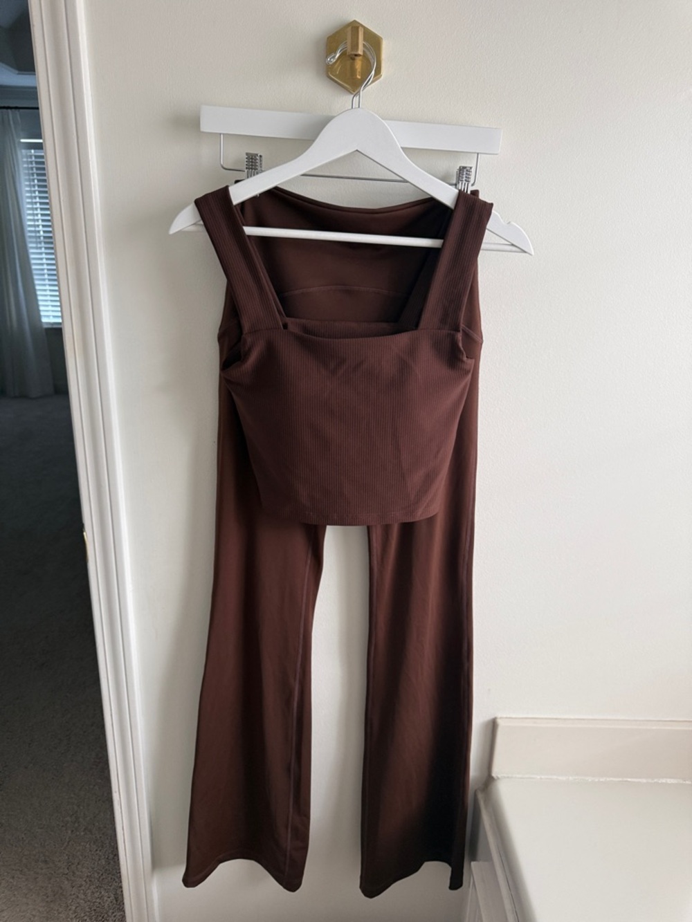 Women’s Zip-Front workout set in Deep Brown